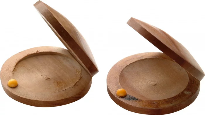 Pair of wooden castanets (Jujube)
